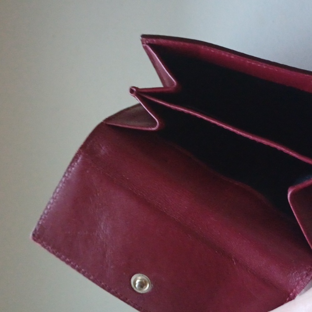 Vintage Gucci Red Compact Exotic Leather Wallet - Picture 14 of 17